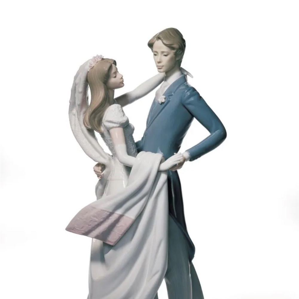 Lladro Wedding Couple Figurine - Blue and White: I Love You Truly